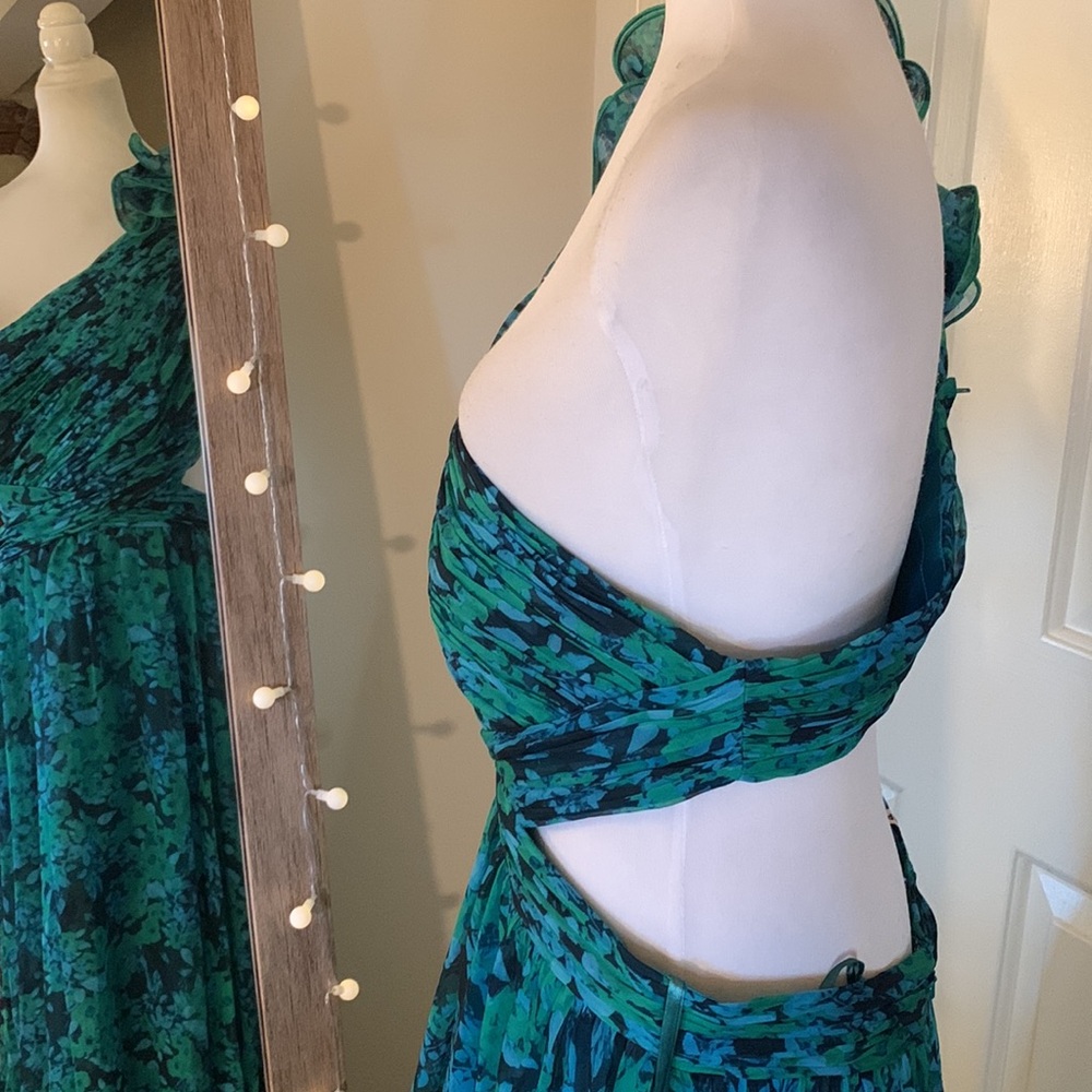 MAC DUGGAL
Green One Shoulder Ruffle Tiered Cut-Out Chiffon Gown - Picture 10 of 16